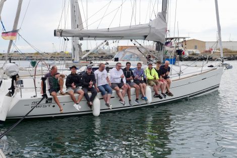 Team auf hoher See: Bereits zum zweiten Mal ist das Mhoch3-Team gemeinsam vor Südfrankreich eine Woche lang segeln gegangen. (Foto: Mhoch3)