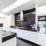 Modern_and_light_kitchen_with_modern_furniture_and_shining_tiles