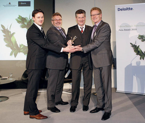 Axia-Award 2010 für Solarlux Aluminium Systeme in der Kategorie „Innovationskultur“ (v. l.)