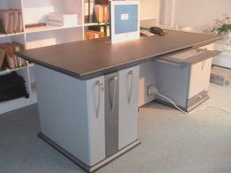 Einen High-Tech-Schreibtisch
