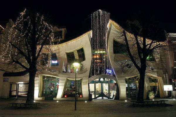 Das schiefe Haus in Sopot, Polen. Märchenhafte Fenster ...
