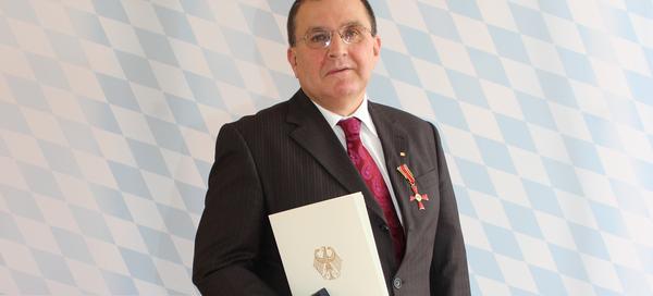 Josef Haas mit Bundesverdienstkreuz am Bande ausgezeichnet