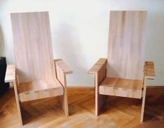 „Heilige Stühle“ bei ebay versteigert