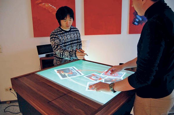 Der interaktive Tisch der Zukunft