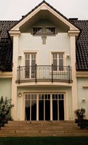 Sprossenfenster und Balkontür aus Holz