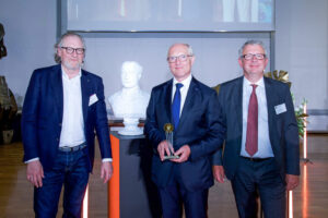 Dr. Kurt Schmalz erhält Rudolf-Diesel-Medaille