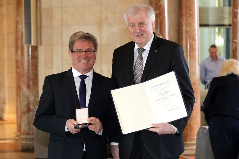 Verdienstkreuz für Professor Heinrich Köster