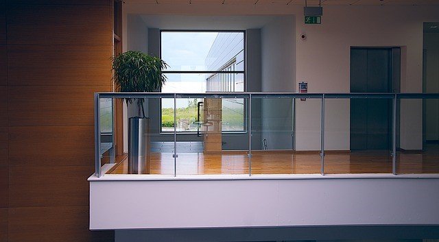 Stilvoller Einsatz von Glas in Wohnhäusern